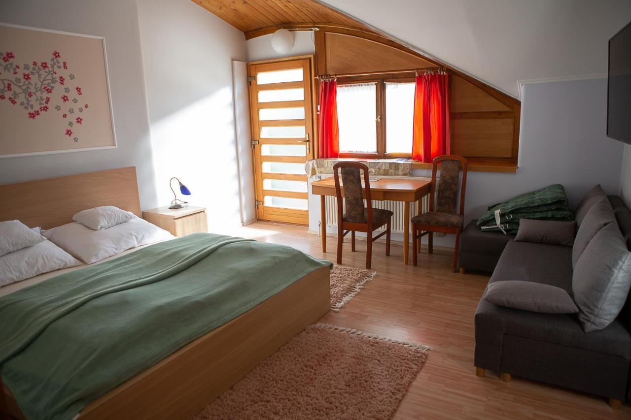 Hunyadi Panzió-Apartman Makó Exterior foto