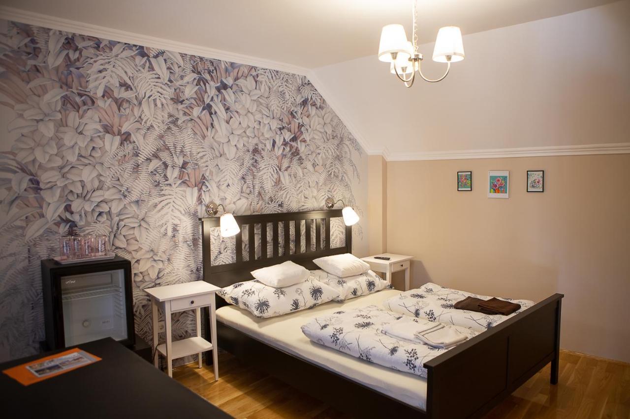 Hunyadi Panzió-Apartman Makó Exterior foto